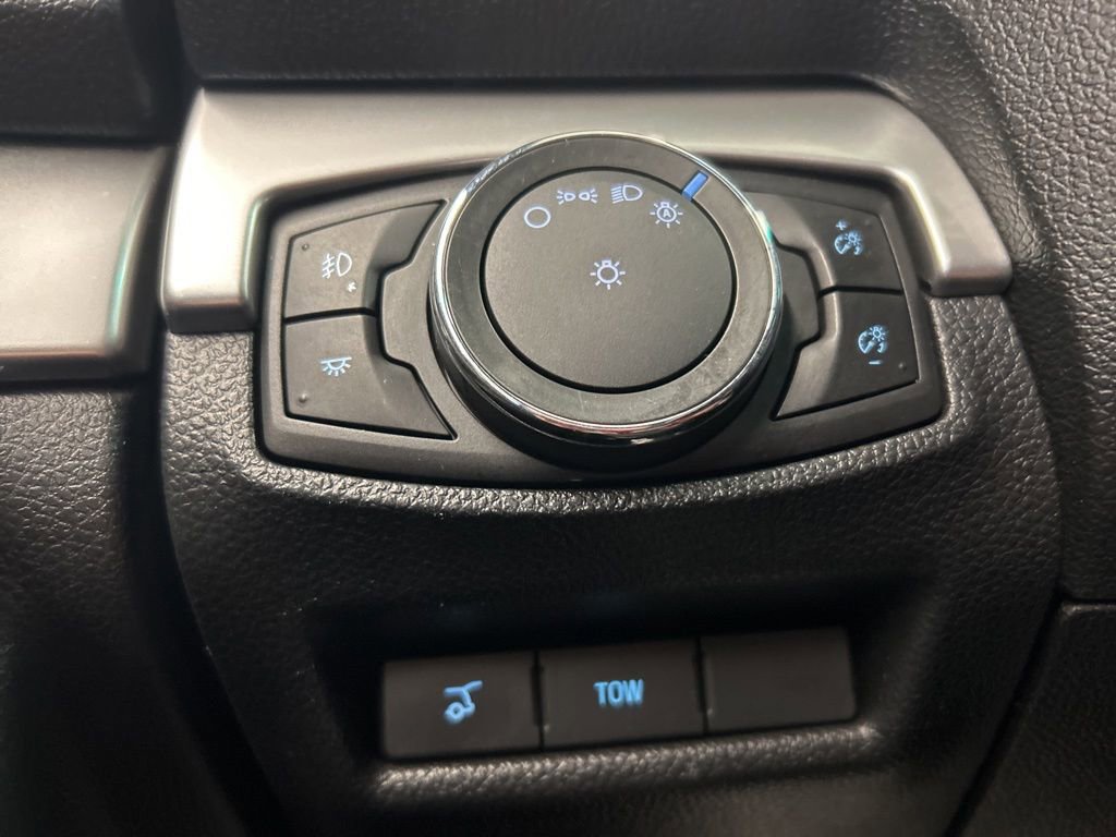 Used 2017 Ford Explorer XLT w/ Equipment Group 202A AWD/4WD image 26