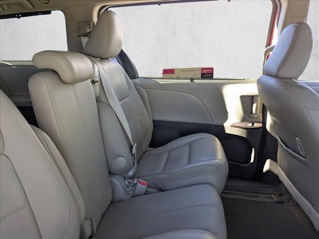 Used 2015 Toyota Sienna XLE image 21