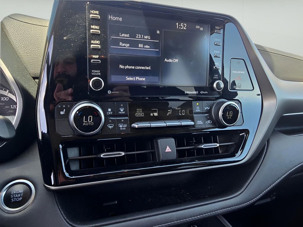Used 2021 Toyota Highlander XLE AWD/4WD image 17