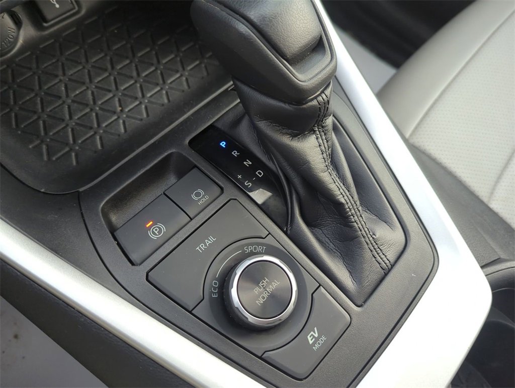 Used 2020 Toyota RAV4 XLE image 26