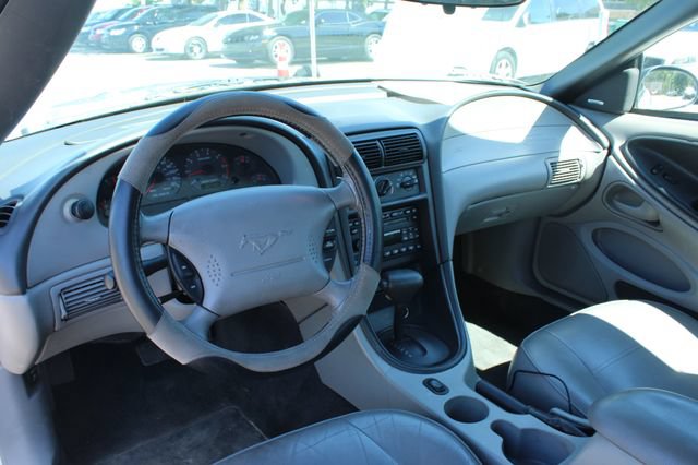 Used 2004 Ford Mustang Convertible RWD image 14
