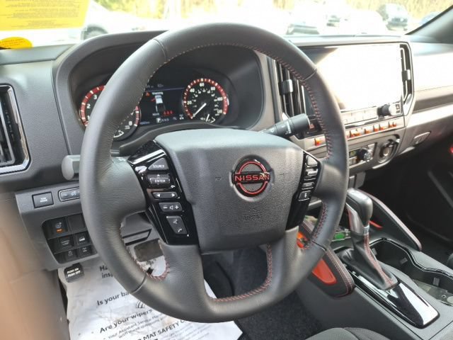 Used 2025 Nissan Frontier PRO-4X AWD/4WD image 17