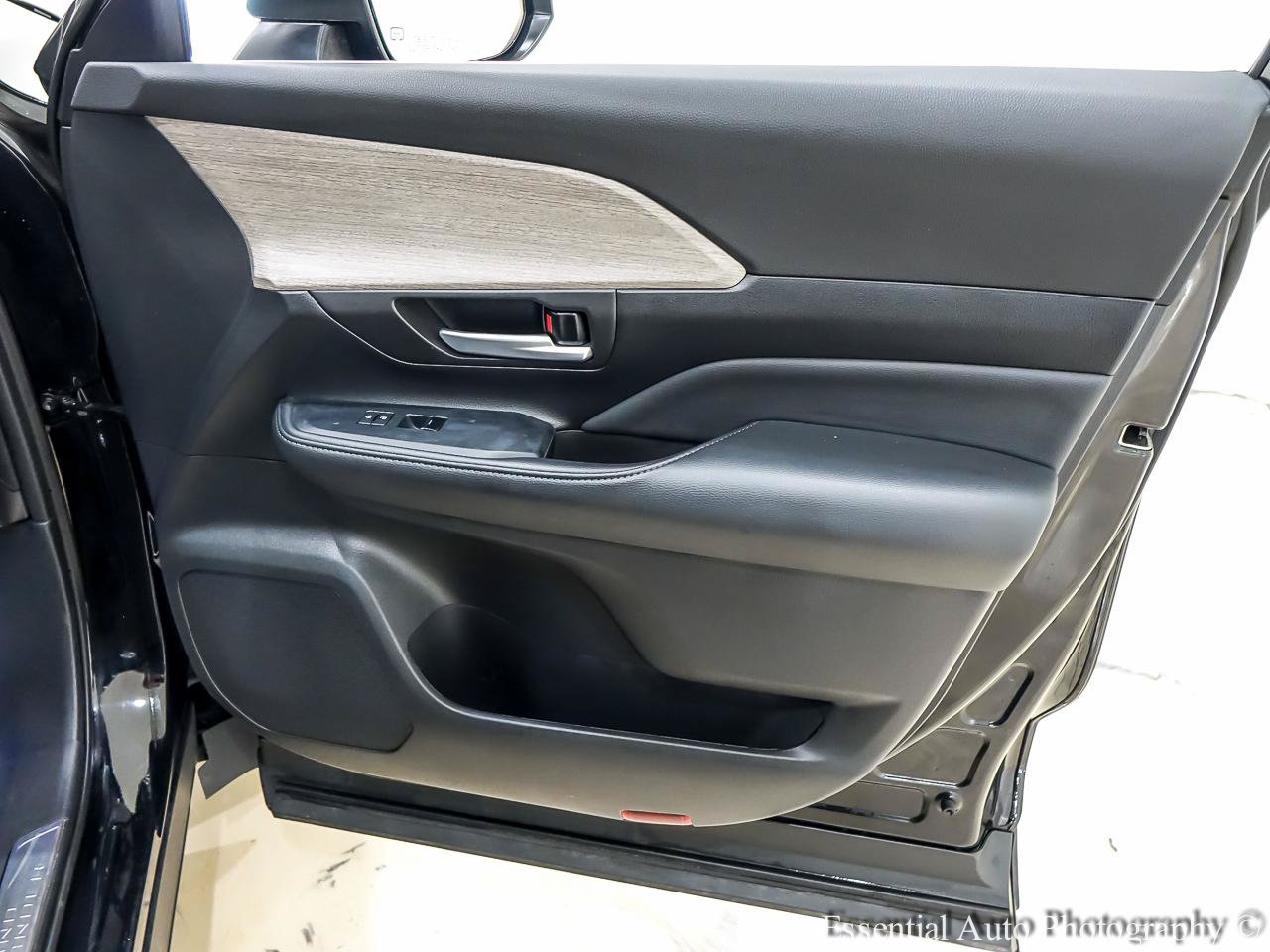 Used 2025 Toyota Grand Highlander AWD image 33