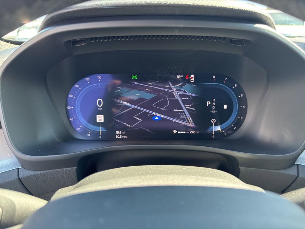 Used 2024 Volvo XC40 B5 Core image 17