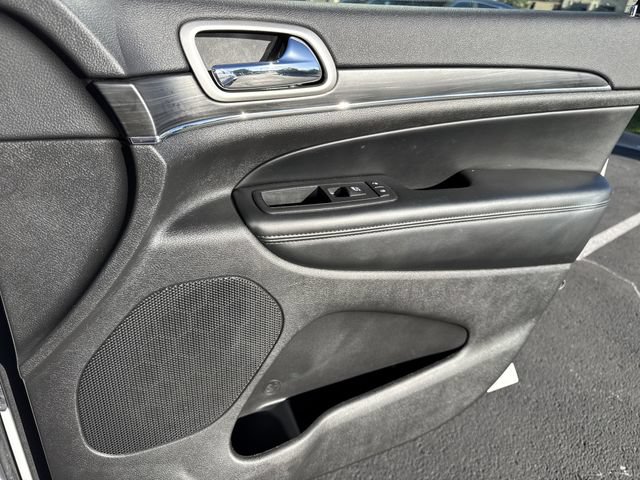 Used 2020 Jeep Grand Cherokee Limited AWD/4WD image 25