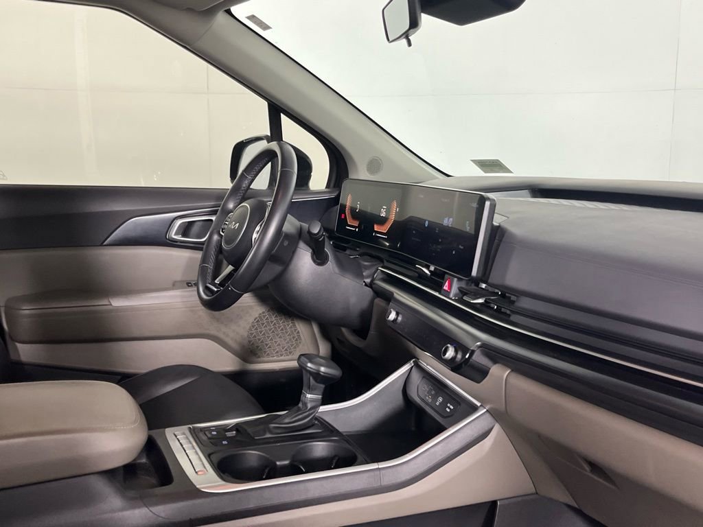 Used 2025 Kia Carnival image 31