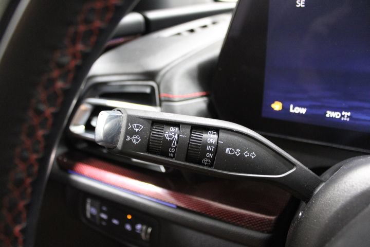 Used 2025 Chevrolet Traverse RS AWD/4WD image 40