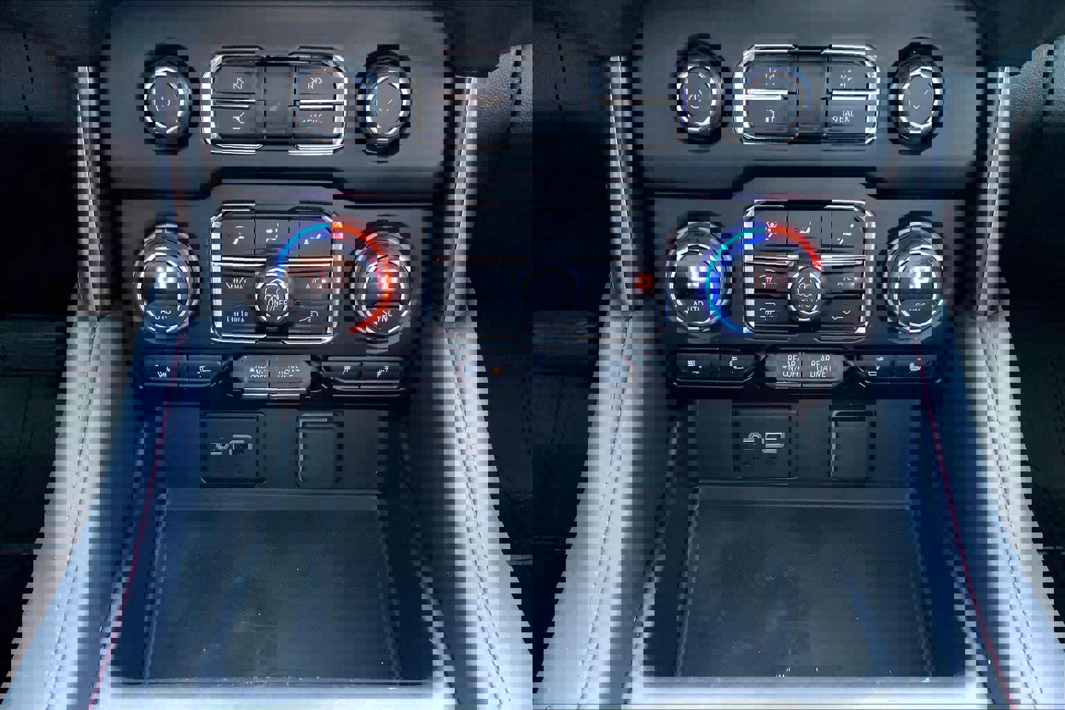 Used 2023 Chevrolet Suburban RST w/ Luxury Package image 34