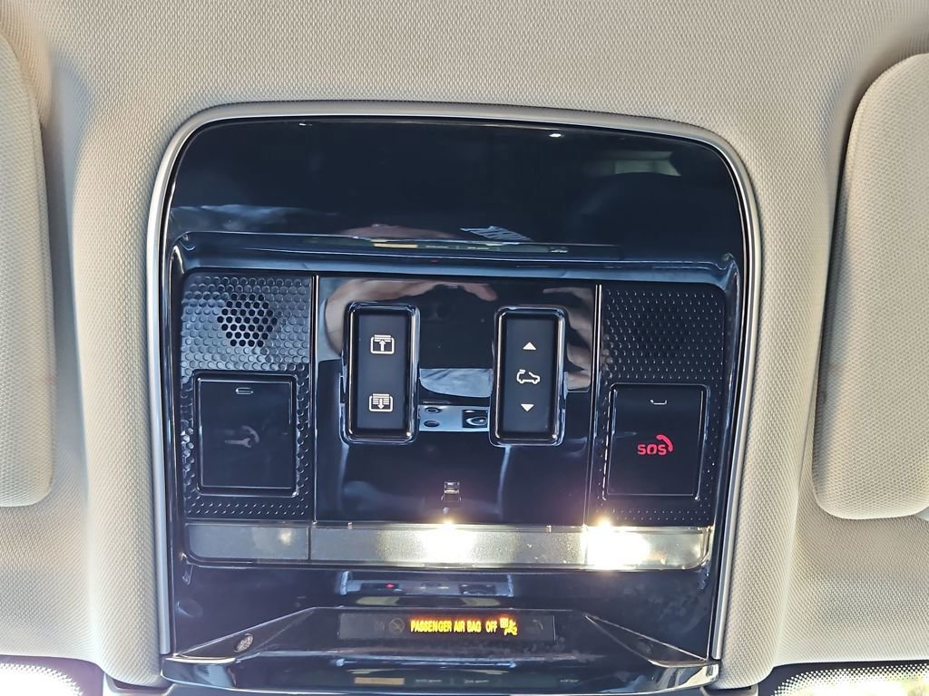 Used 2023 Land Rover Range Rover Long Wheelbase SE image 24