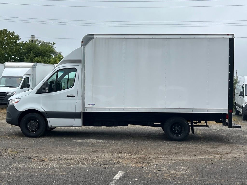 Used 2024 Mercedes-Benz Sprinter 4500 image 5