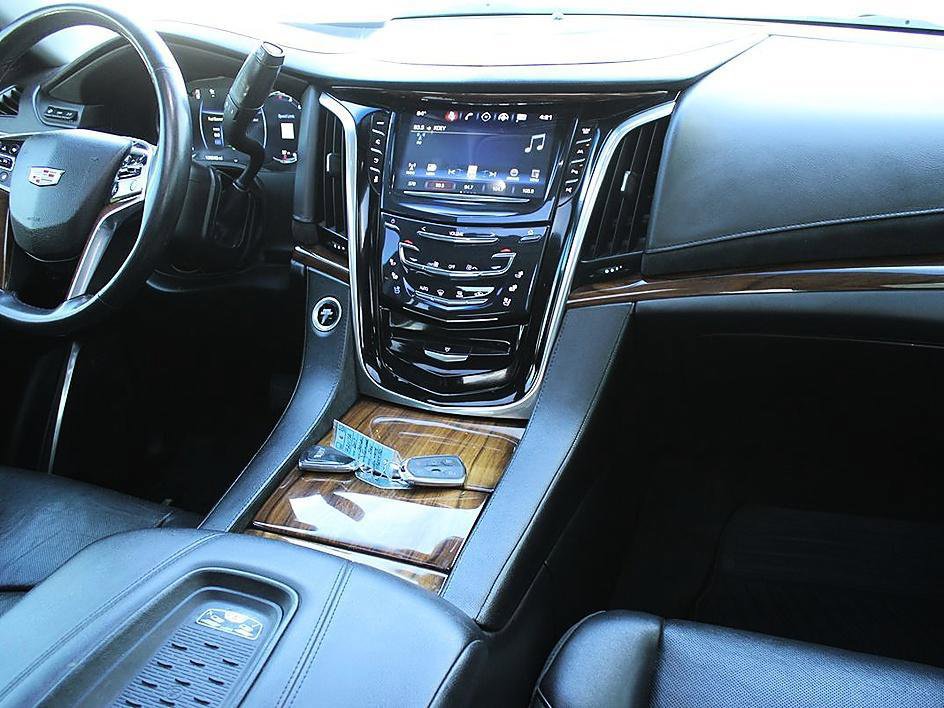 Used 2017 Cadillac Escalade Premium Luxury image 21