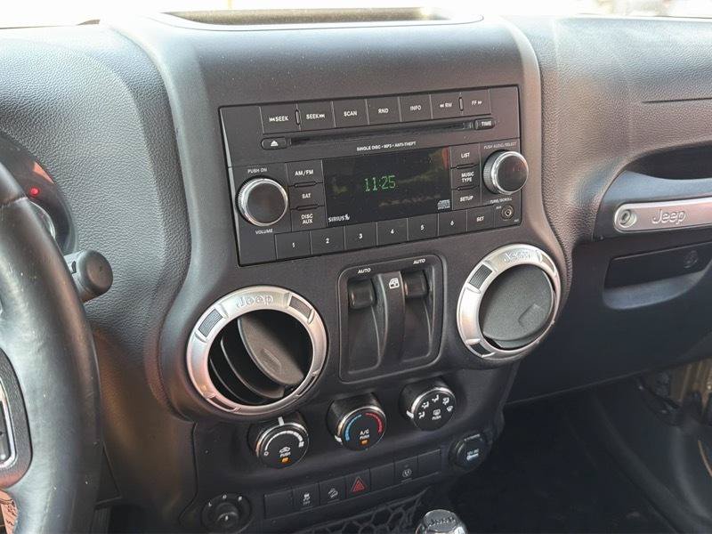Used 2015 Jeep Wrangler Sahara w/ Dual Top Group AWD/4WD image 13