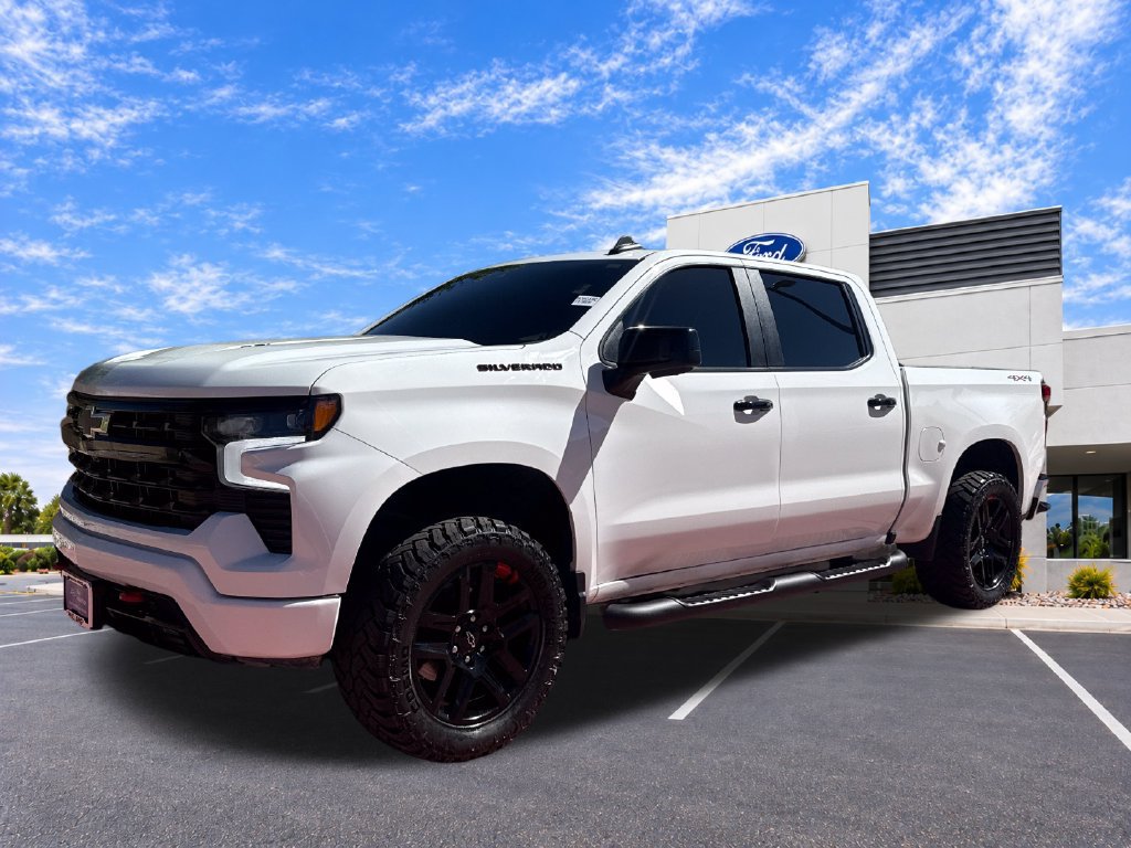 Used 2023 Chevrolet Silverado 1500 RST w/ Redline Edition AWD/4WD image 3