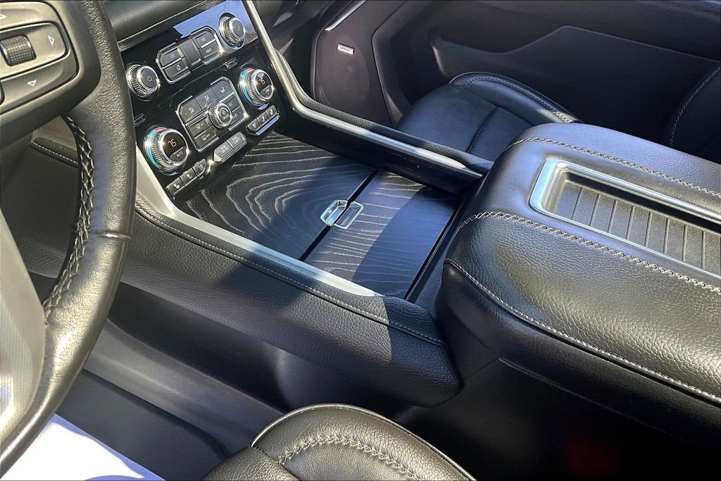 Used 2021 GMC Yukon Denali w/ Denali Premium Package image 16