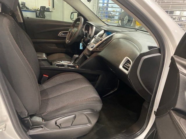 Used 2017 Chevrolet Equinox LS image 29