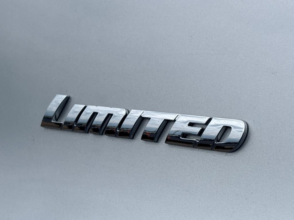 Used 2015 Toyota 4Runner Limited AWD/4WD image 33
