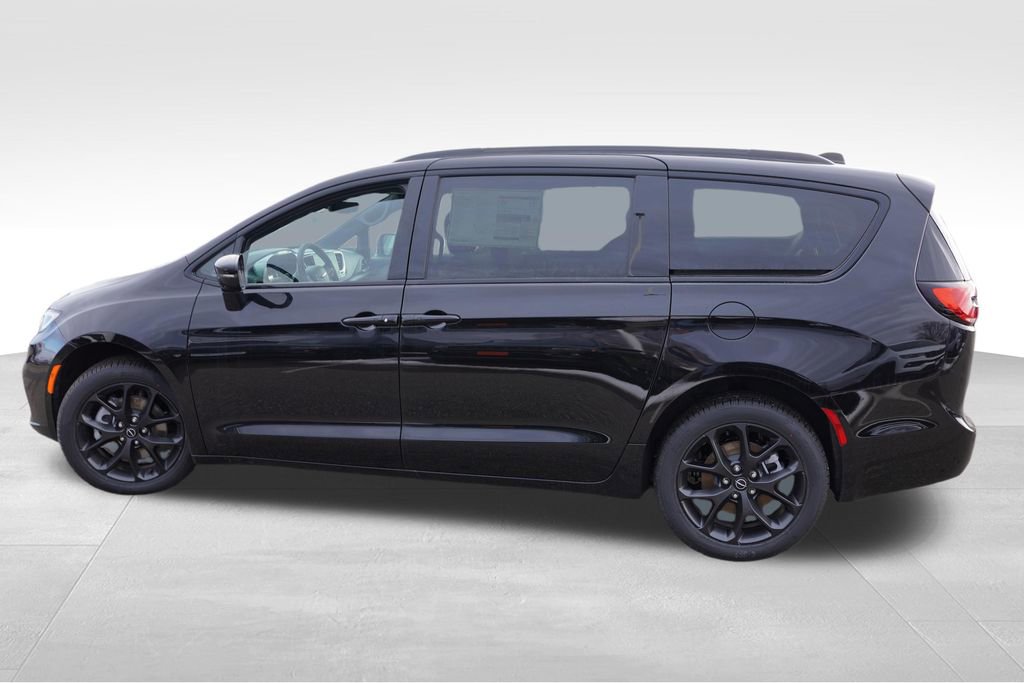 New 2026 Chrysler Pacifica Limited w/ S Appearance Package image 7