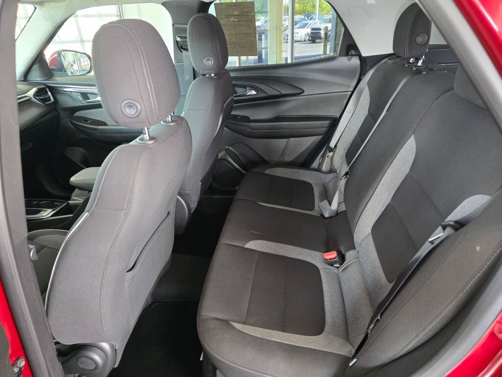 Used 2025 Chevrolet TrailBlazer LT AWD/4WD image 37