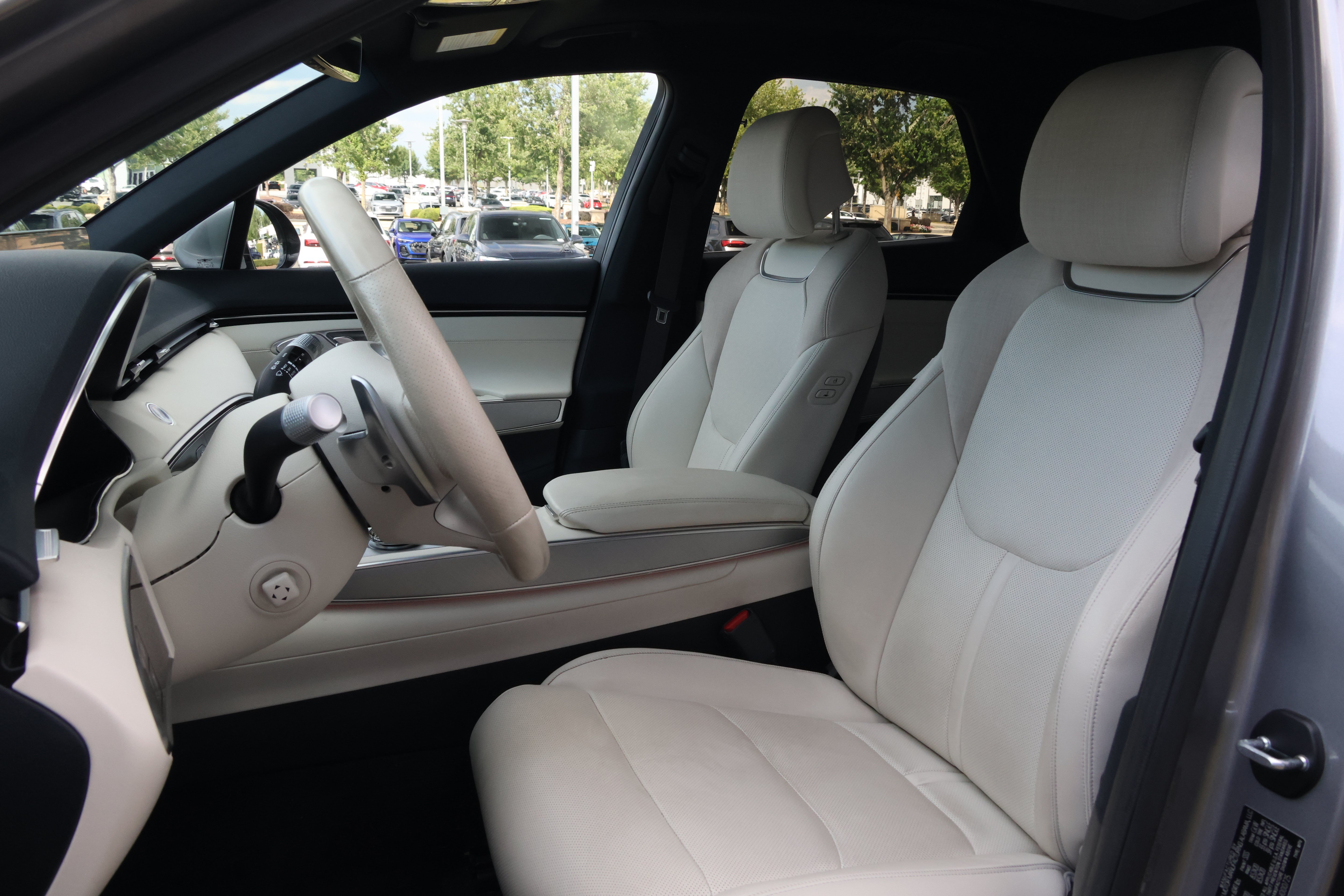 Used 2023 Genesis Electrified GV70 AWD/4WD image 34