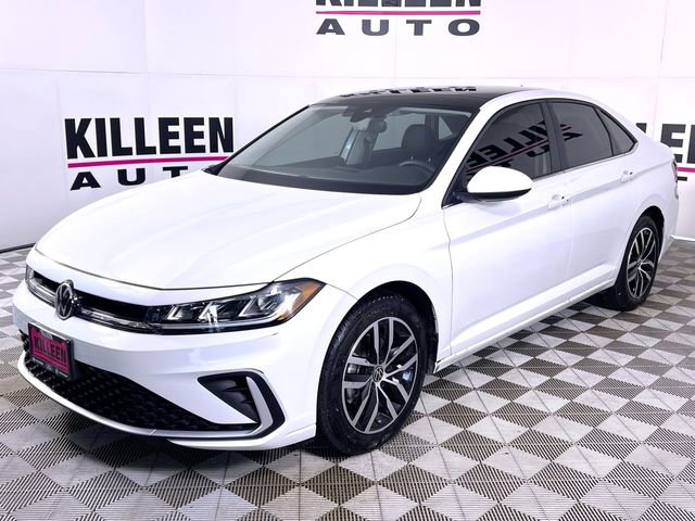Used 2025 Volkswagen Jetta SE w/ Sunroof Package image 3