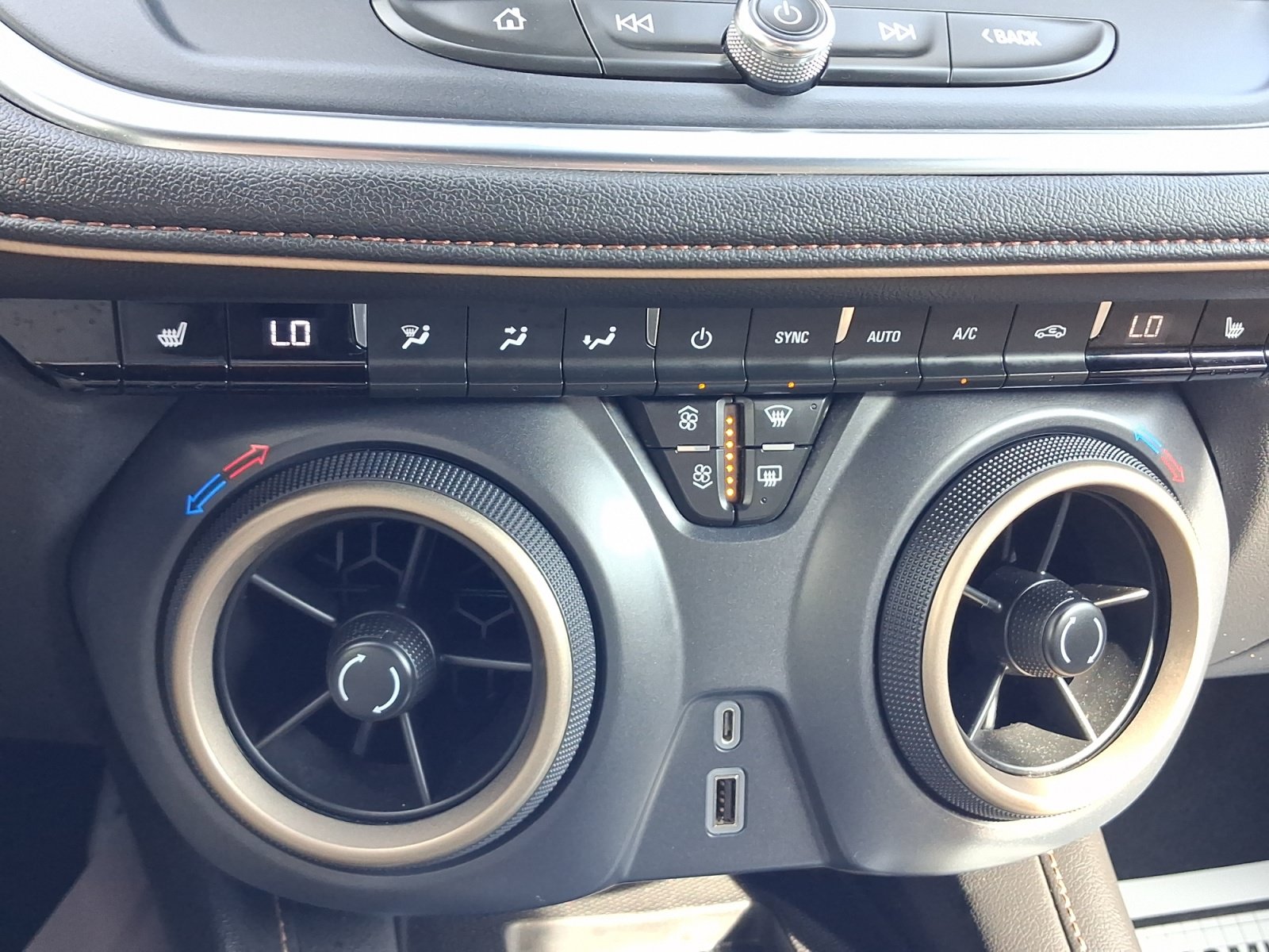 Used 2023 Chevrolet Blazer Premier AWD/4WD image 17
