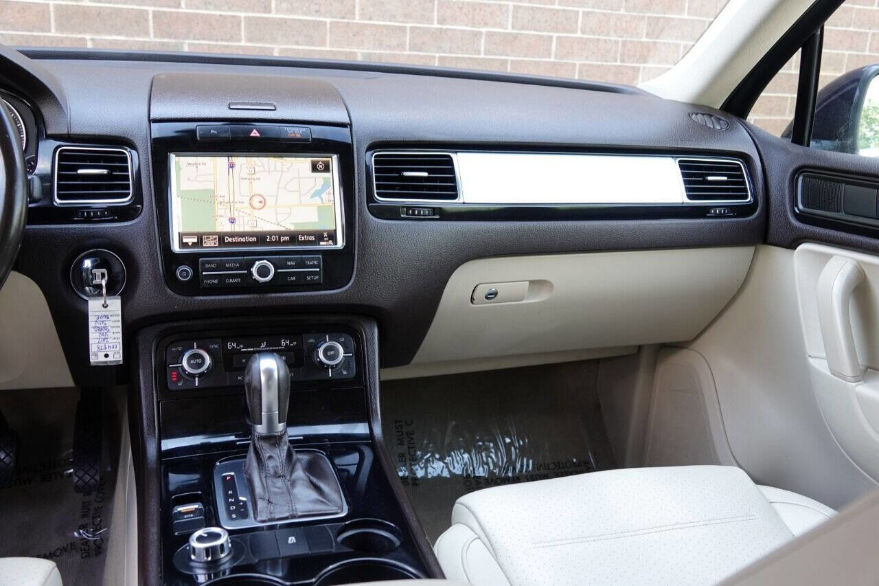 Used 2012 Volkswagen Touareg Sport image 57