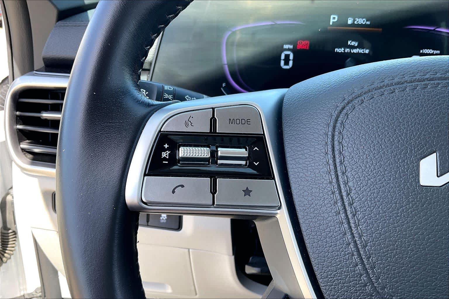 Used 2025 Kia Telluride S FWD image 21