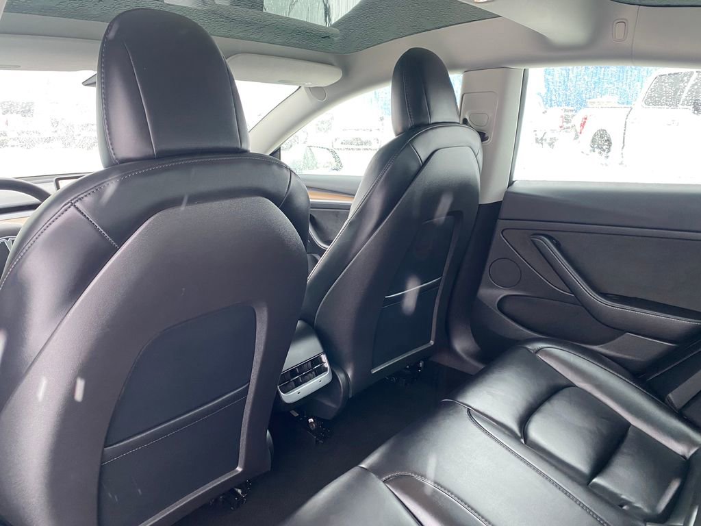Used 2023 Tesla Model 3 Standard Range image 16