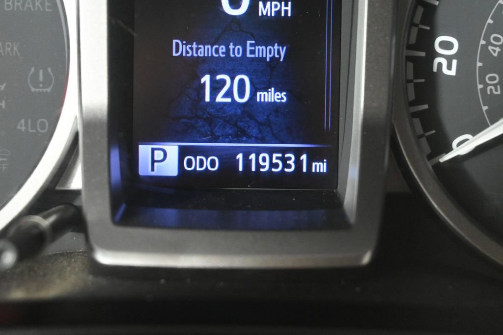 Used 2020 Toyota Tacoma SR5 AWD/4WD image 24