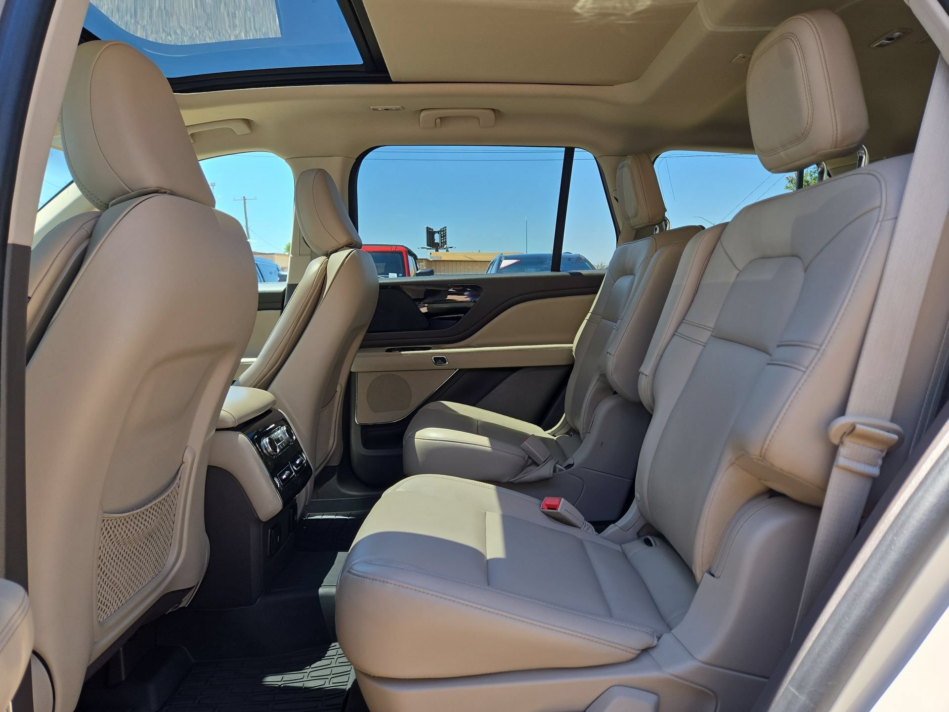 Used 2023 Lincoln Aviator 2WD w/ Premium Package image 13