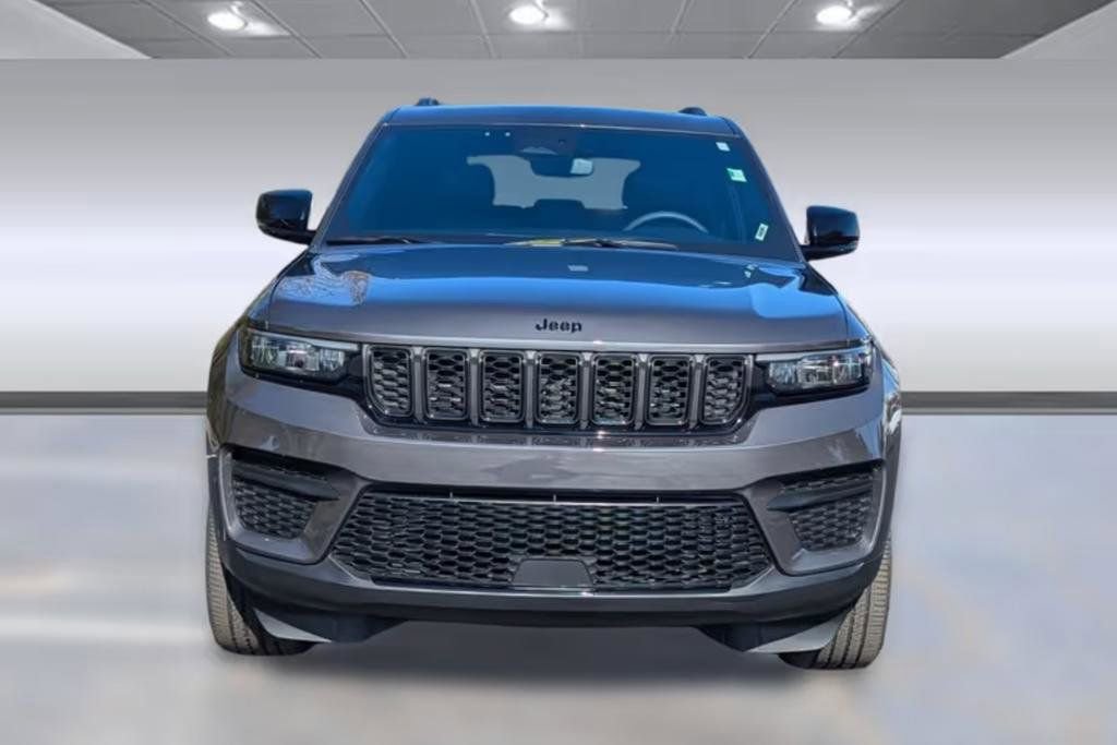 Used 2023 Jeep Grand Cherokee L Laredo image 6