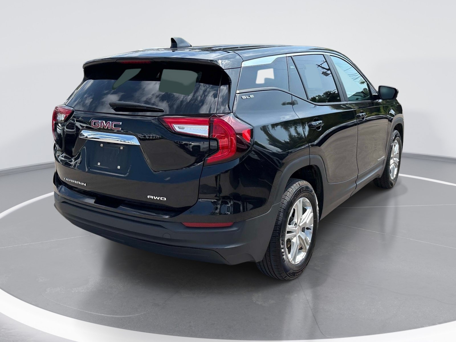 Used 2024 GMC Terrain SLE AWD/4WD image 8
