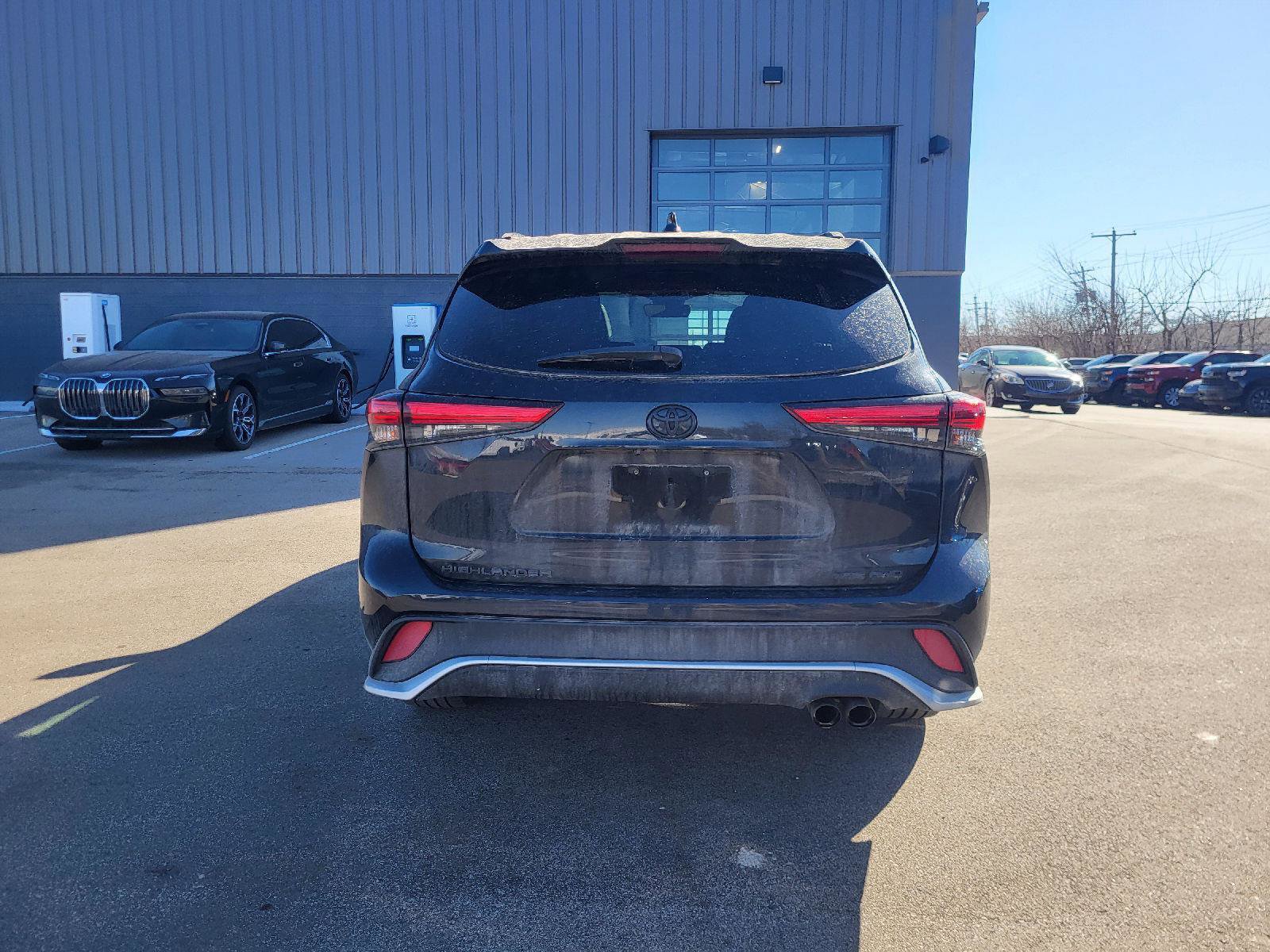 Used 2021 Toyota Highlander XSE image 3