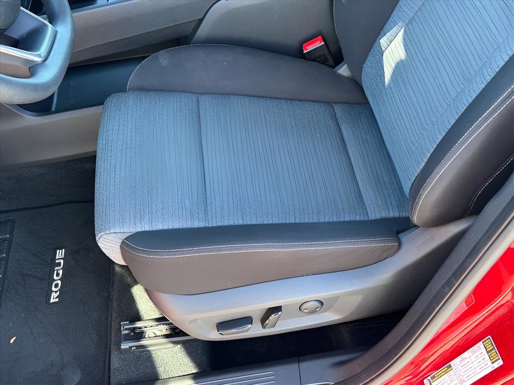 Used 2021 Nissan Rogue SV image 7