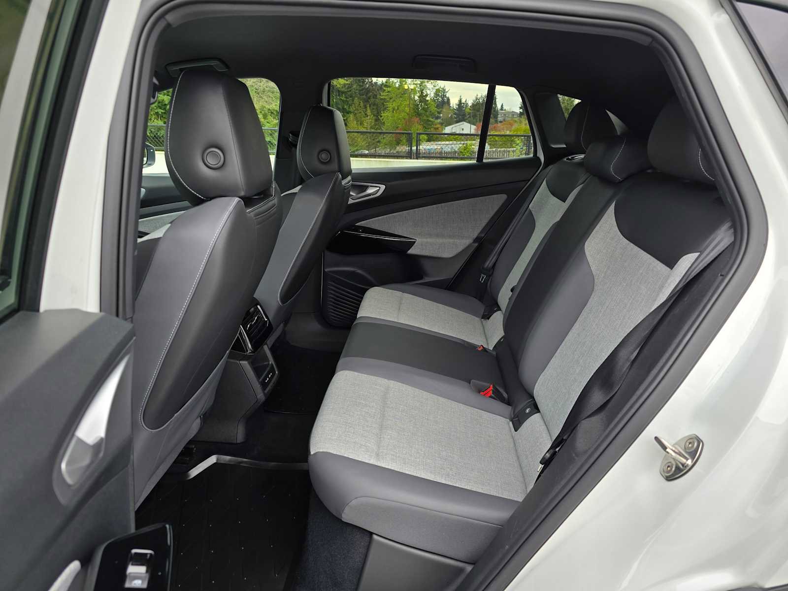 Used 2024 Volkswagen ID.4 2WD image 16