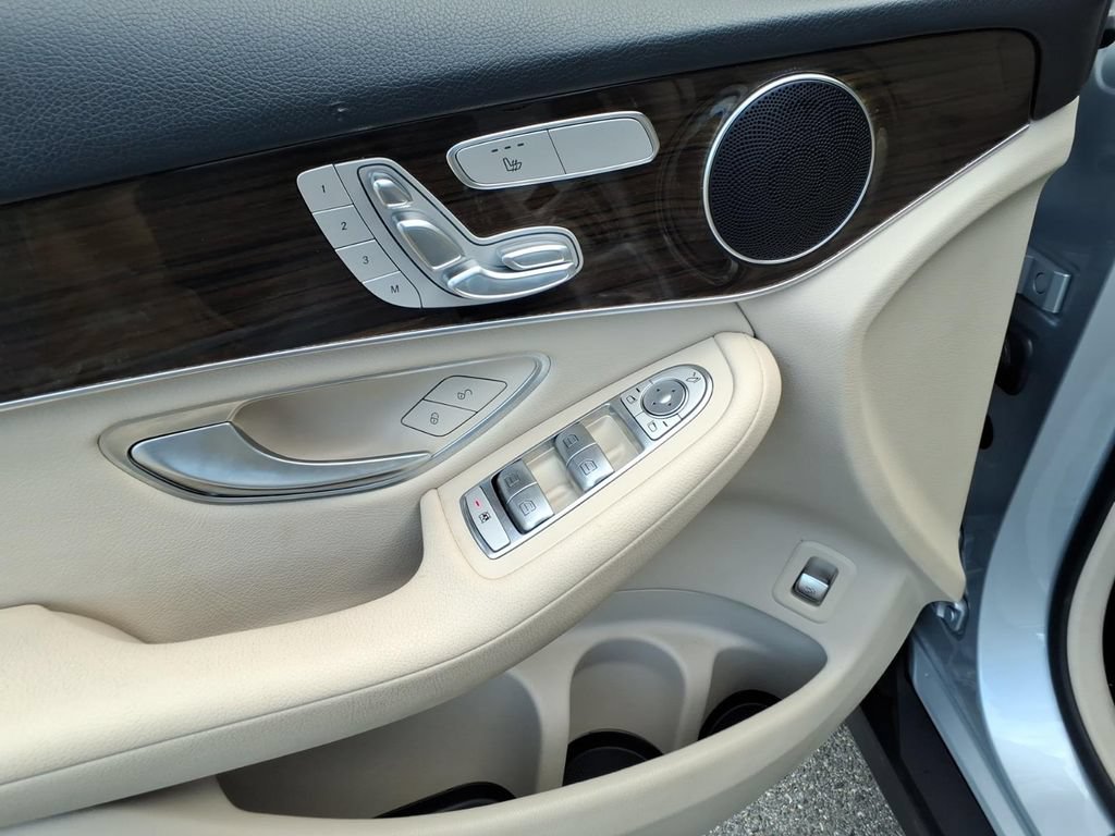 Used 2022 Mercedes-Benz GLC 300 image 12