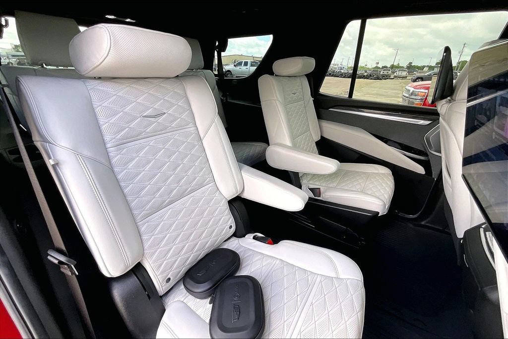 Used 2026 Cadillac Escalade V w/ LPO, ONYX Package AWD/4WD image 22