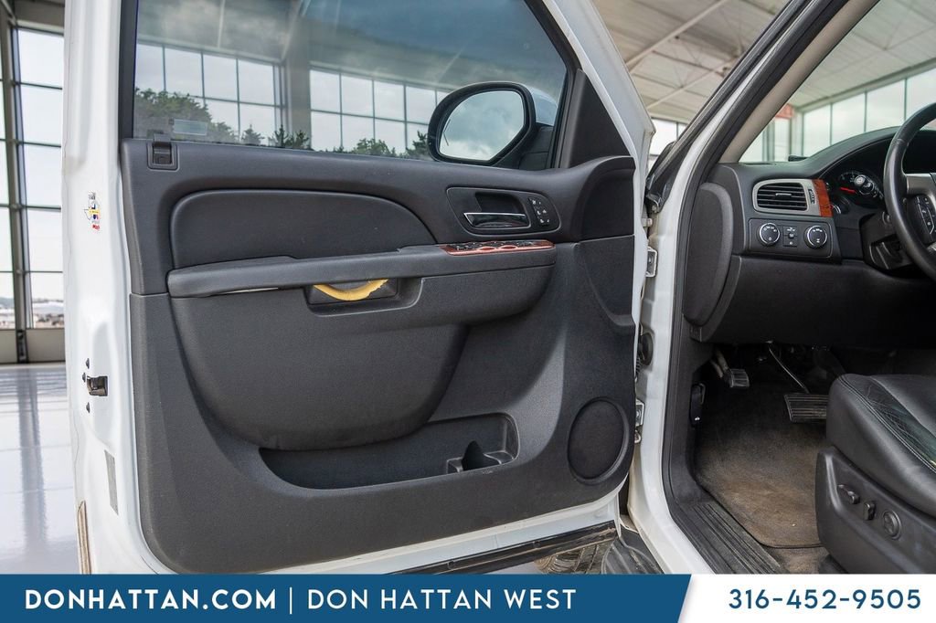 Used 2012 GMC Yukon SLT w/ SLT-2 Equipment Package AWD/4WD image 16