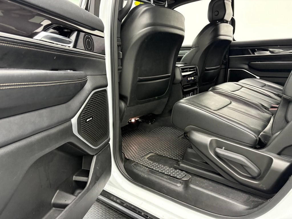 Used 2023 Jeep Wagoneer 4WD image 39
