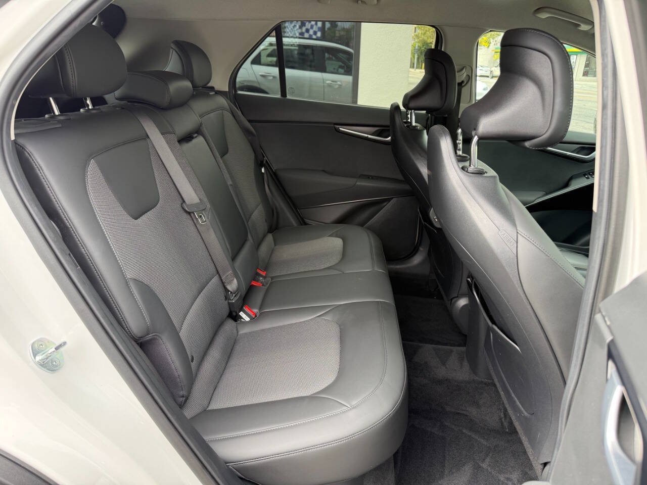Used 2024 Kia Niro EX FWD image 28