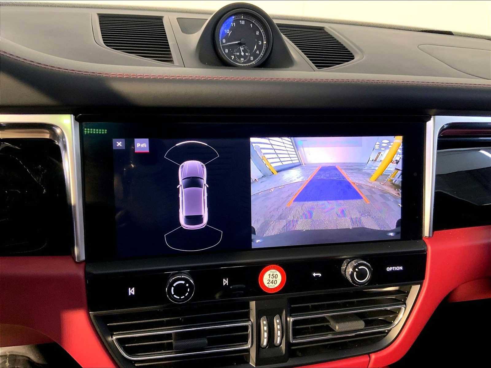 Certified 2023 Porsche Macan S w/ Premium Package Plus image 31