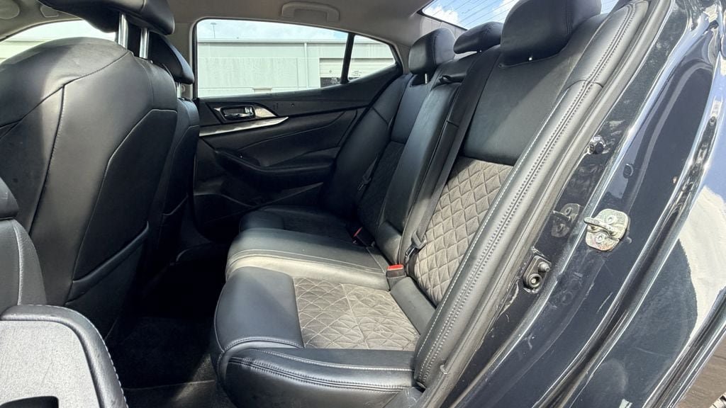 Used 2017 Nissan Maxima SR FWD image 17