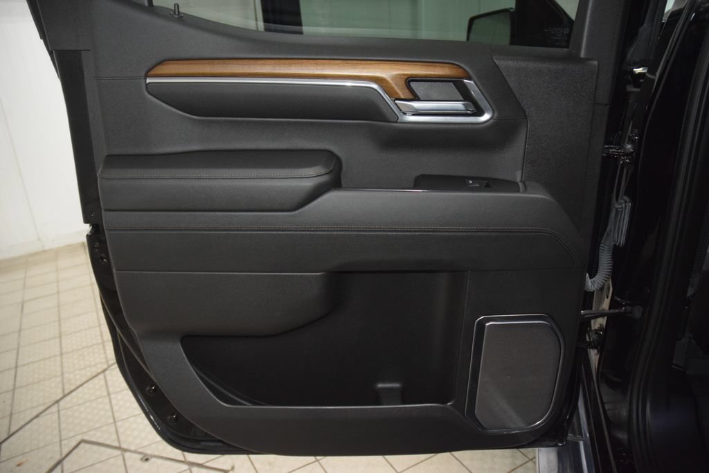 Used 2023 Chevrolet Silverado 1500 High Country w/ High Country Premium Package AWD/4WD image 49