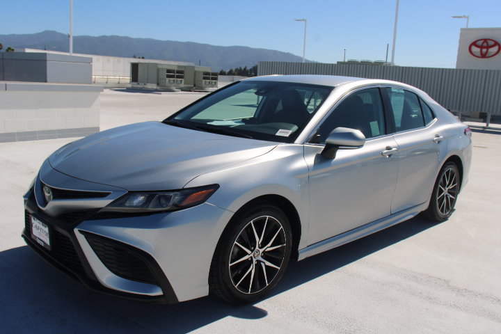 Used 2023 Toyota Camry SE FWD image 6