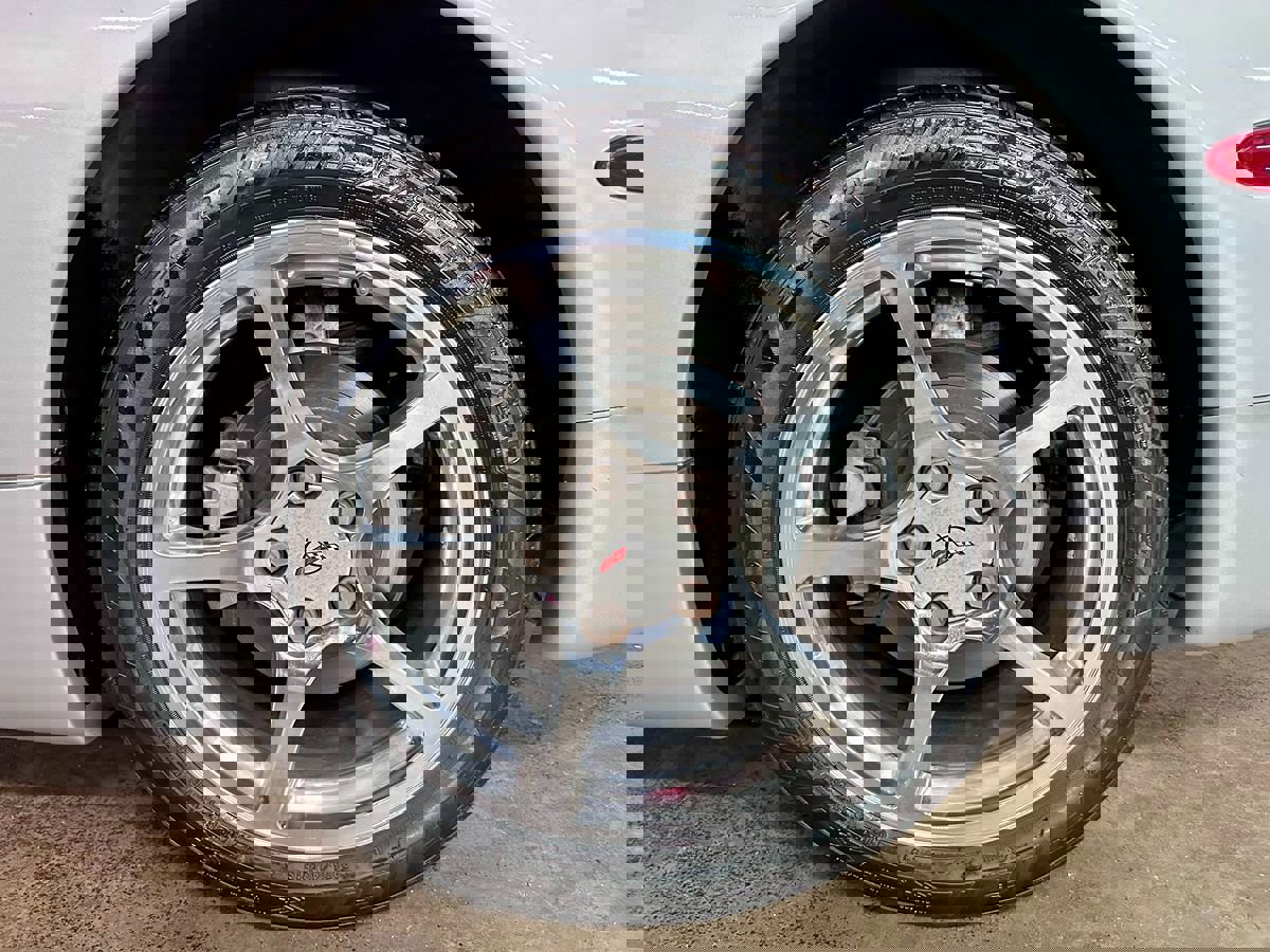 Used 2001 Chevrolet Corvette Convertible w/ Preferred Equipment Group2 image 29