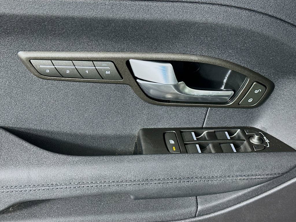Used 2015 Land Rover Range Rover Evoque Pure image 18