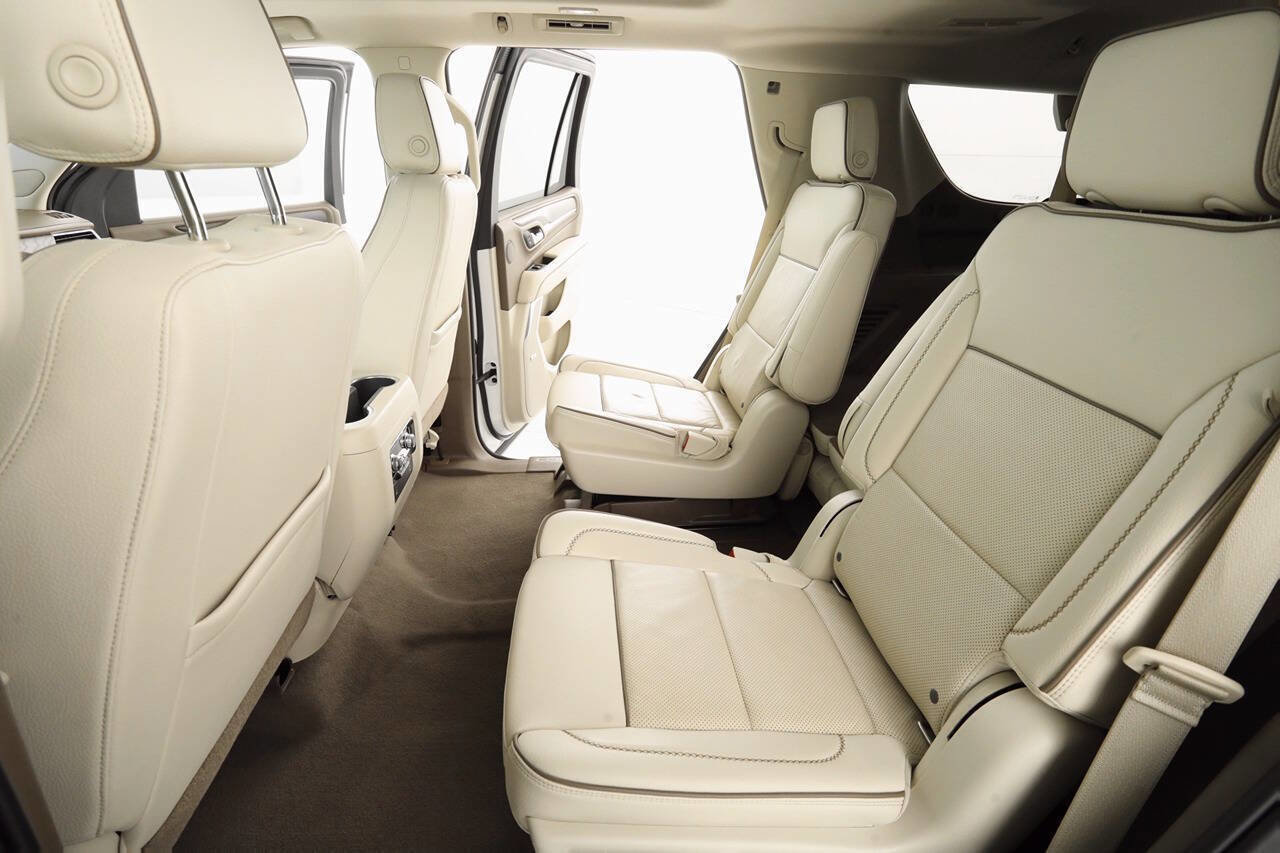 Used 2021 GMC Yukon Denali w/ Denali Premium Package image 19