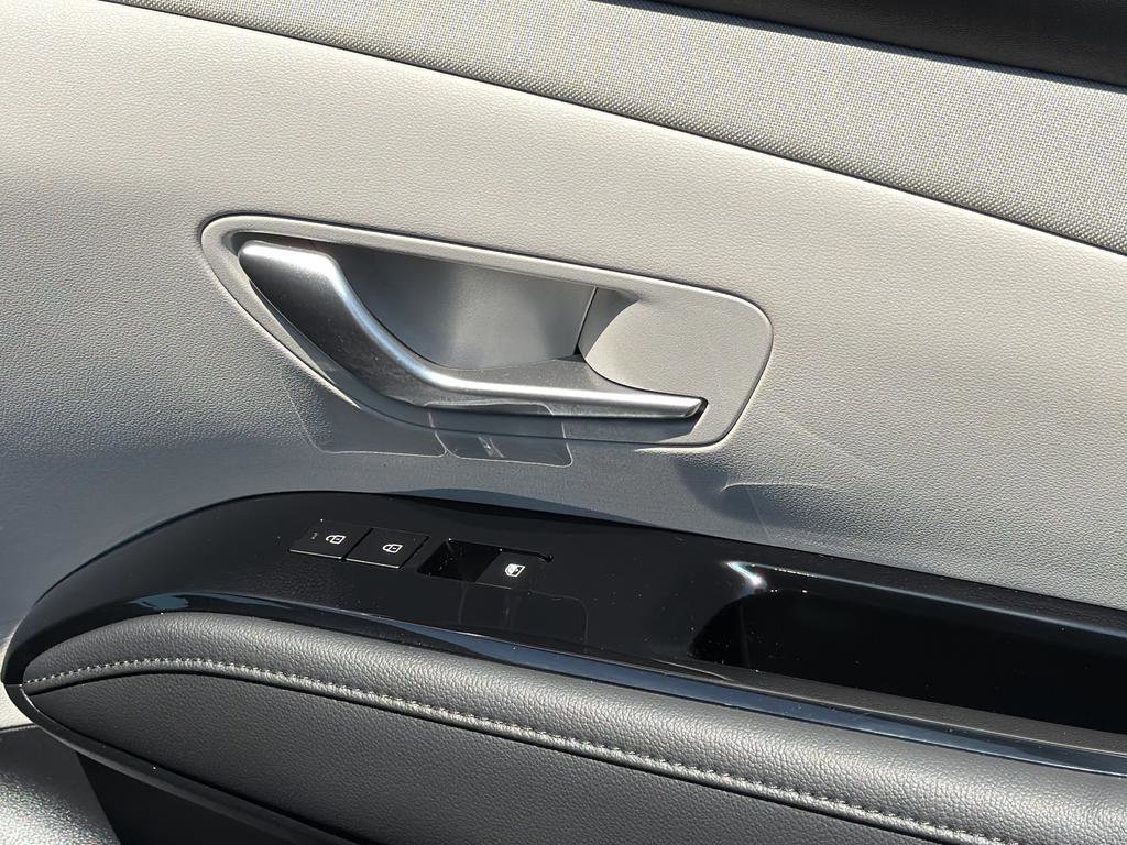 Certified 2025 Hyundai Tucson Limited FWD image 39