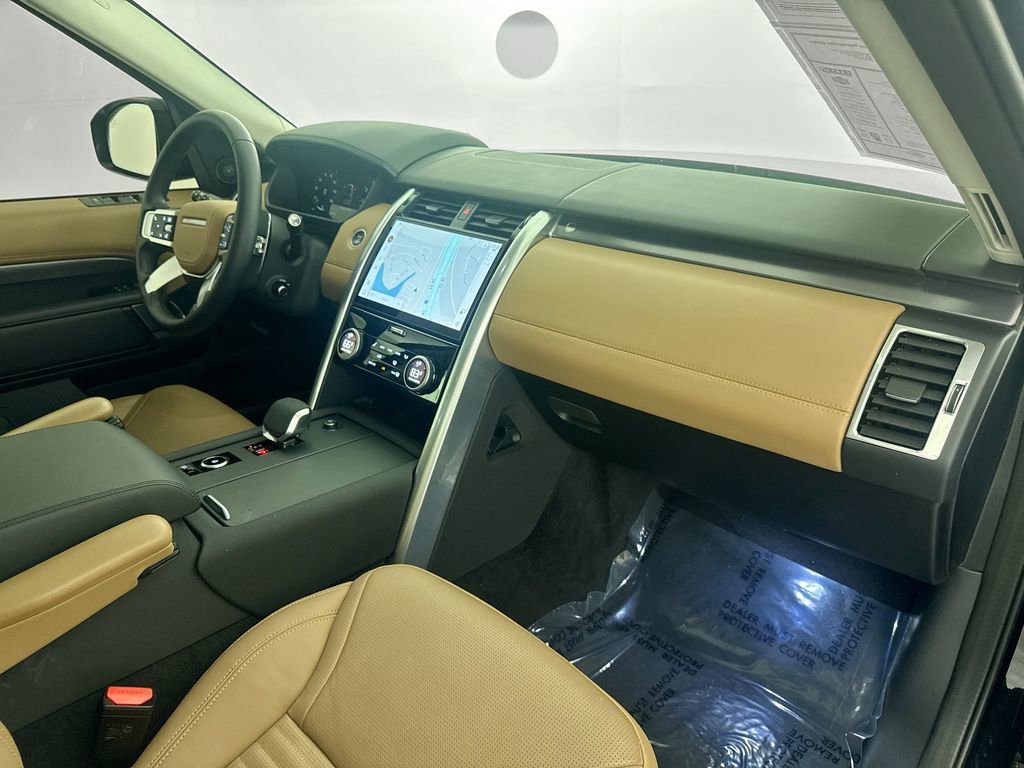 Certified 2025 Land Rover Discovery Metropolitan Edition image 29