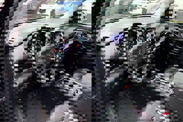 Used 2020 Chevrolet Traverse RS image 14